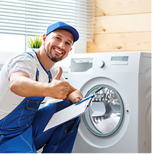 Zufriedener Kundendienst Techniker nach Reparatur